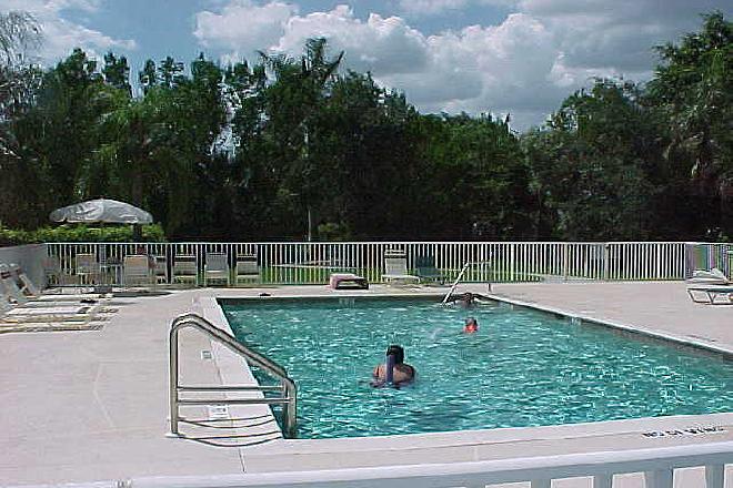 4� Zimmer Luxuswohnung Marco Island / Florida :  Pool in Tennisanlage 